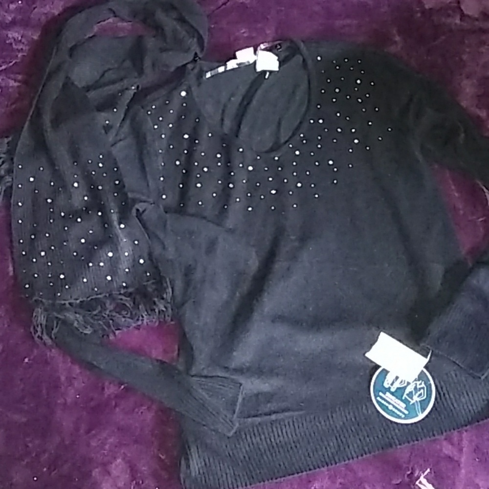 ❄️⛄❄️ l Sweater w/ Rhinestone embellished scarf❄⛄❄